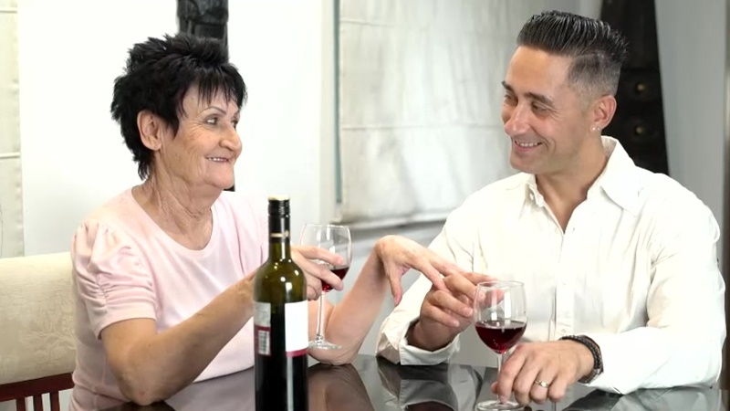 Прибавка к пенсии ерунда, а член в манде старушки – это да!