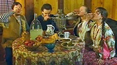 Крепкий самогон нормально вставил русских барышень и они быстренько согласились хорошенько попариться в баньке, где и ощутили всю прелесть нашего гостеприимства.